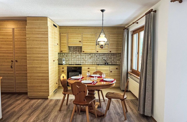 Lovely apartment for 2 people with WIFI, pool, TV, balcony, pets allowed, panoramic view and par.
