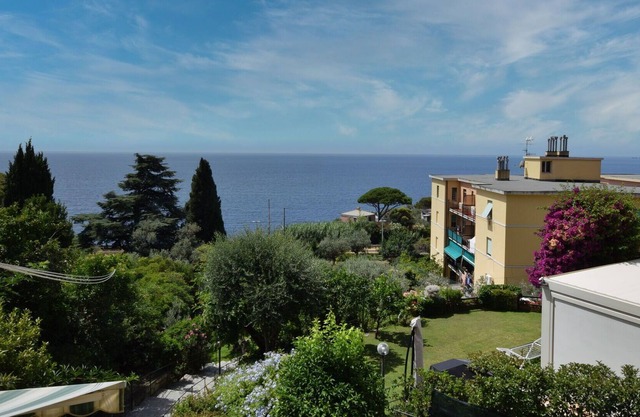 Lovely apartment for 2 people with A/C, WIFI, TV, balcony and panoramic view, close to Portofino