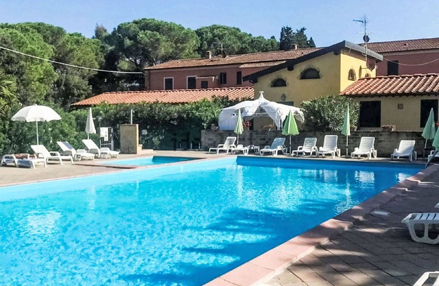 Lovely apartment for 3 guests with pool, WIFI, A/C, TV, pets allowed and parking