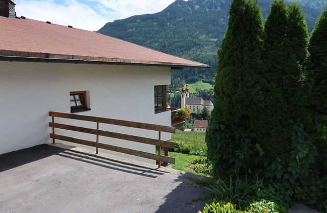 Lovely apartment for 4 people with WIFI, TV, patio and parking