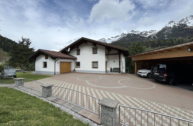 Lovely apartment for 4 guests with WIFI, TV, terrace and parking