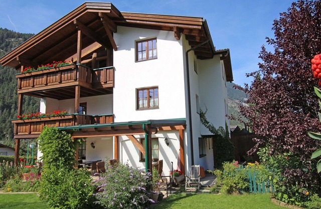 Lovely apartment for 4 people with WIFI, TV, terrace and parking