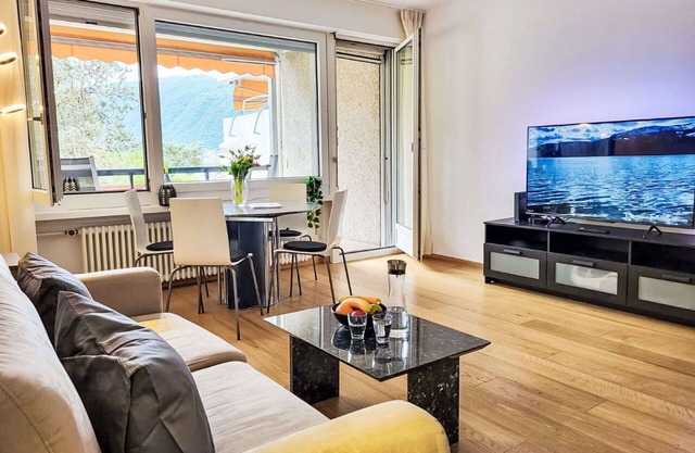 Lovely apartment for 4 guests with WIFI, A/C, pool, TV, balcony, panoramic view and parking
