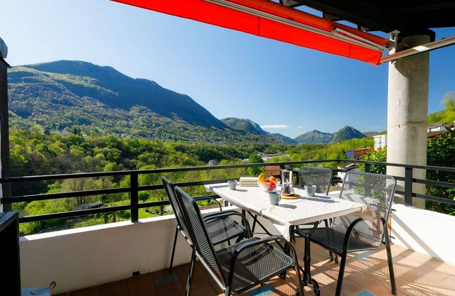 Lovely apartment for 4 people with pool, WIFI, TV, patio, panoramic view and parking
