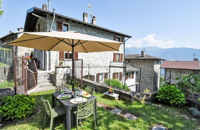 Lovely apartment for 4 people with WIFI, TV, balcony, pets allowed and parking