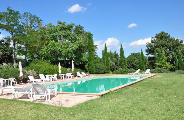 Lovely apartment for 4 guests with pool, WIFI, TV, pets allowed, panoramic view and parking