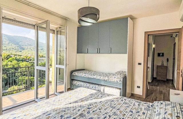 Lovely apartment for 4 guests with WIFI, A/C, TV, balcony and parking