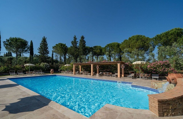 Lovely apartment for 4 people with pool, WIFI, A/C, TV, pets allowed, panoramic view and parking