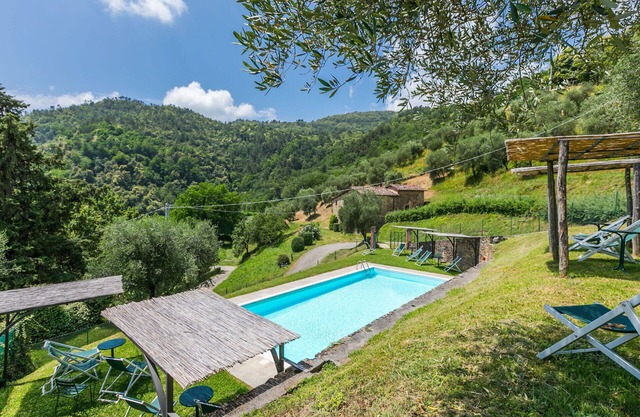 Lovely apartment for 4 people with pool, WIFI, TV, patio, pets allowed and parking