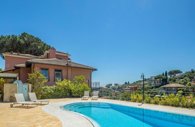 Lovely apartment for 4 people with A/C, pool, TV, patio and parking