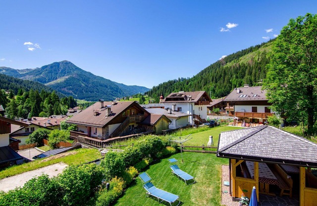 Lovely apartment for 4 guests with WIFI, TV, balcony and parking