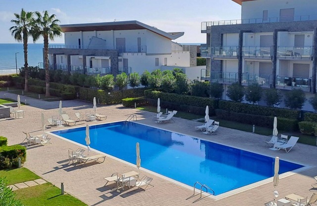 Lovely apartment for 4 people with A/C, pool, WIFI, TV, terrace, pets allowed and parking