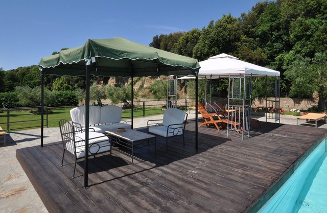 Lovely apartment for 4 people with pool, TV and parking