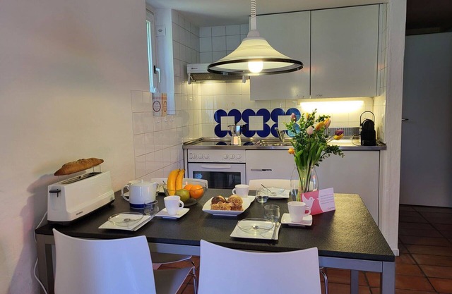 Lovely apartment for 5 guests with WIFI, pool, TV, patio, pets allowed and parking