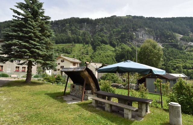 Lovely apartment for 5 guests with WIFI, TV, terrace, pets allowed and parking