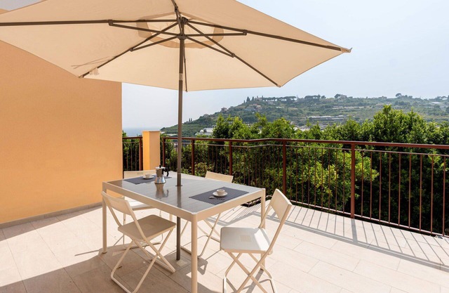 Lovely apartment for 5 people with A/C, WIFI, pets allowed and parking