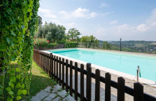 Lovely apartment for 5 guests with A/C, pool, WIFI, TV, terrace, pets allowed and parking