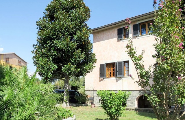 Lovely apartment for 6 guests with WIFI, A/C, TV, patio and parking