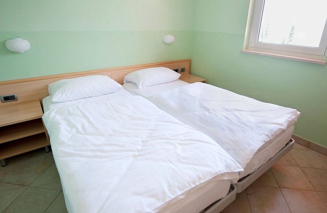 Lovely apartment for 6 guests with pool, A/C, TV, balcony, pets allowed and parking