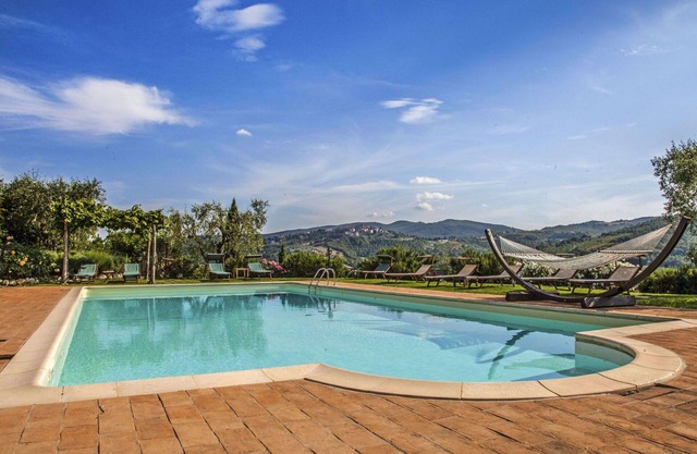 Lovely apartment for 6 people with pool, WIFI, TV, patio, pets allowed, panoramic view and parking