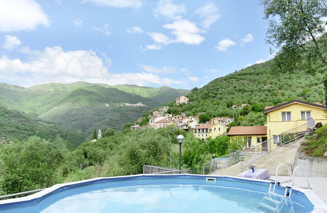 Lovely apartment for 6 people with pool, TV, terrace, pets allowed, panoramic view and parking