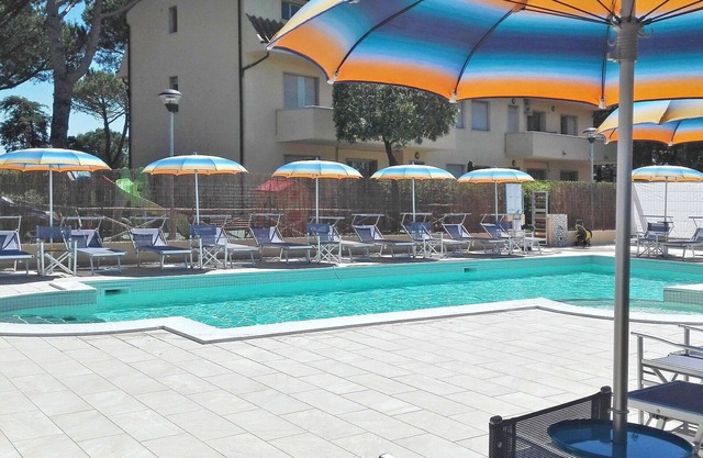Lovely apartment for 6 guests with pool, A/C, WIFI, TV, patio, pets allowed and parking