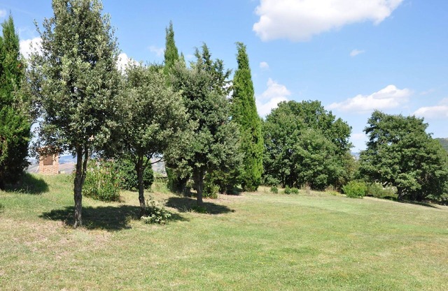 Lovely apartment for 6 guests with WIFI, pool, TV, patio, pets allowed, panoramic view and parking