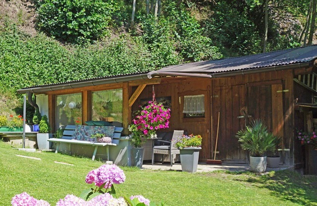 Lovely apartment for 6 people with WIFI, TV, patio, pets allowed and parking
