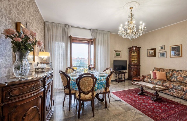 Lovely apartment for 6 people with WIFI, A/C, TV, balcony and parking