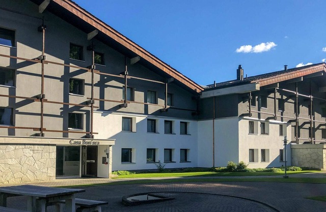 Lovely apartment for 8 people with pool, WIFI, TV, balcony, pets allowed, panoramic view and par...