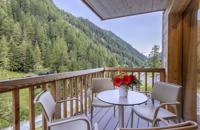 Lovely apartment for 8 guests with WIFI, TV, pets allowed and parking