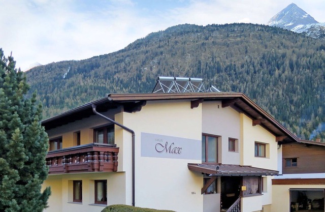 Lovely apartment for 9 people with WIFI, TV, patio, pets allowed and parking