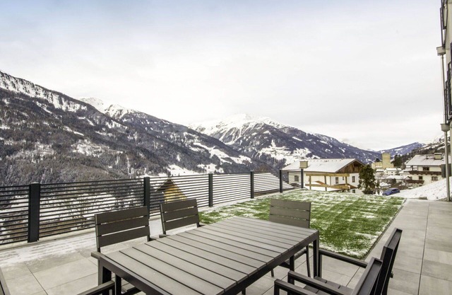 Lovely apartment for 5 guests with WIFI, TV and parking