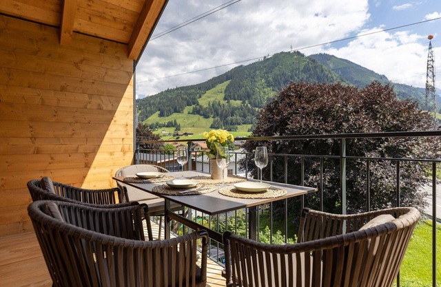 Lovely apartment for 4 people with WIFI, TV, balcony, pets allowed, panoramic view and parking