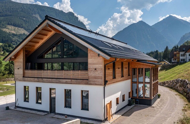 Lovely apartment for 4 guests with hot tub, WIFI, TV, patio and parking