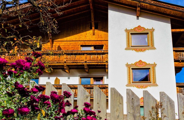 Lovely apartment for 9 people with WIFI, TV, balcony and parking