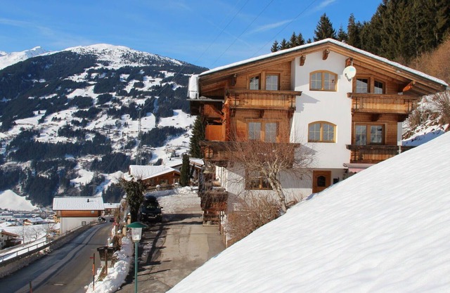 Lovely apartment for 6 people with WIFI, TV, pets allowed and parking