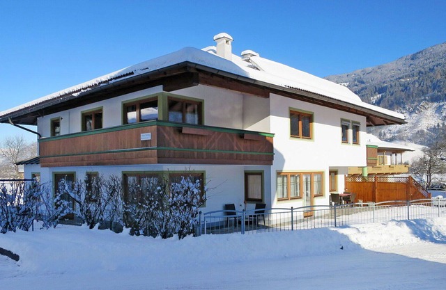 Lovely apartment for 6 people with WIFI, balcony and parking