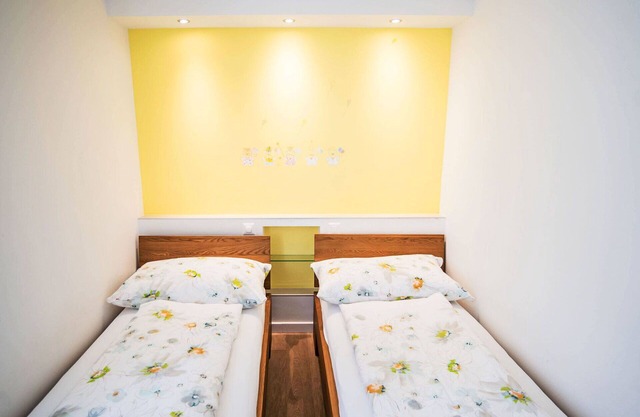 Lovely apartment for 5 guests with WIFI, TV and balcony