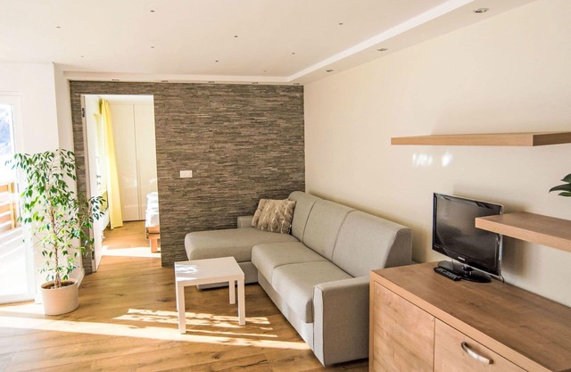 Lovely apartment for 4 guests with WIFI, TV and patio