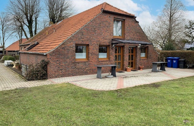 Lovely apartment for 4 guests with WIFI, TV, terrace and parking