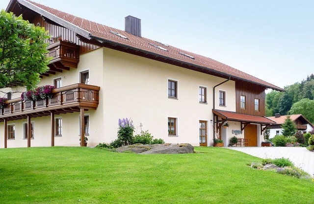 Lovely apartment for 8 people with WIFI, TV, patio and parking