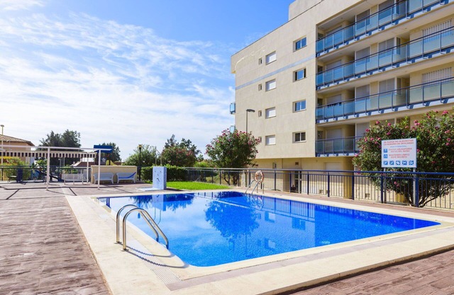 Lovely apartment for 4 people with pool, TV, terrace and parking
