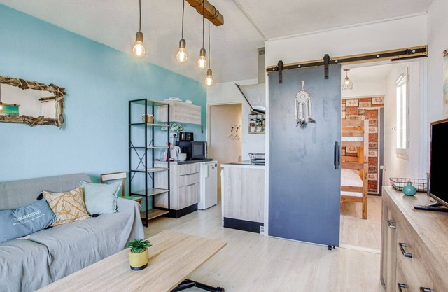 Lovely apartment for 4 people with TV and balcony