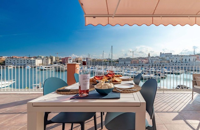 Lovely apartment for 6 guests with WIFI, A/C, TV, terrace and panoramic view