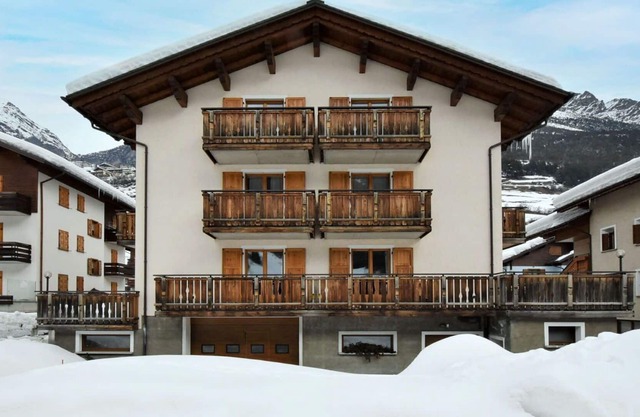 Lovely apartment for 4 guests with WIFI, TV, terrace, pets allowed and parking