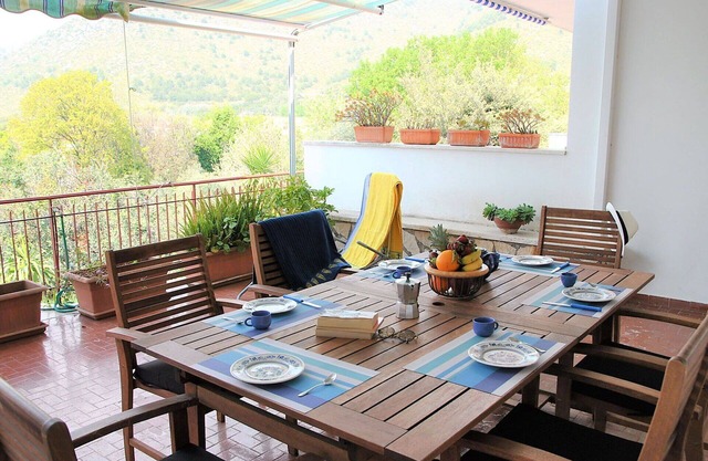 Lovely apartment for 7 guests with WIFI, A/C, TV, balcony, pets allowed and parking