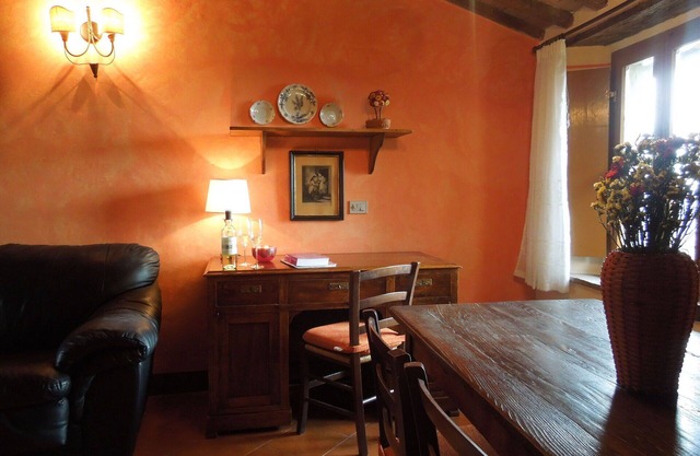 Lovely apartment for 4 guests with WIFI, pool, TV and parking, close to Montepulciano