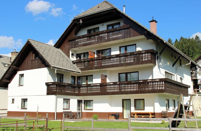 Lovely apartment for 5 guests with WIFI, TV, balcony, pets allowed, panoramic view and parking