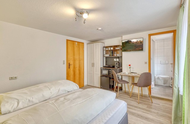 Lovely apartment in Bischofsheim with WiFi